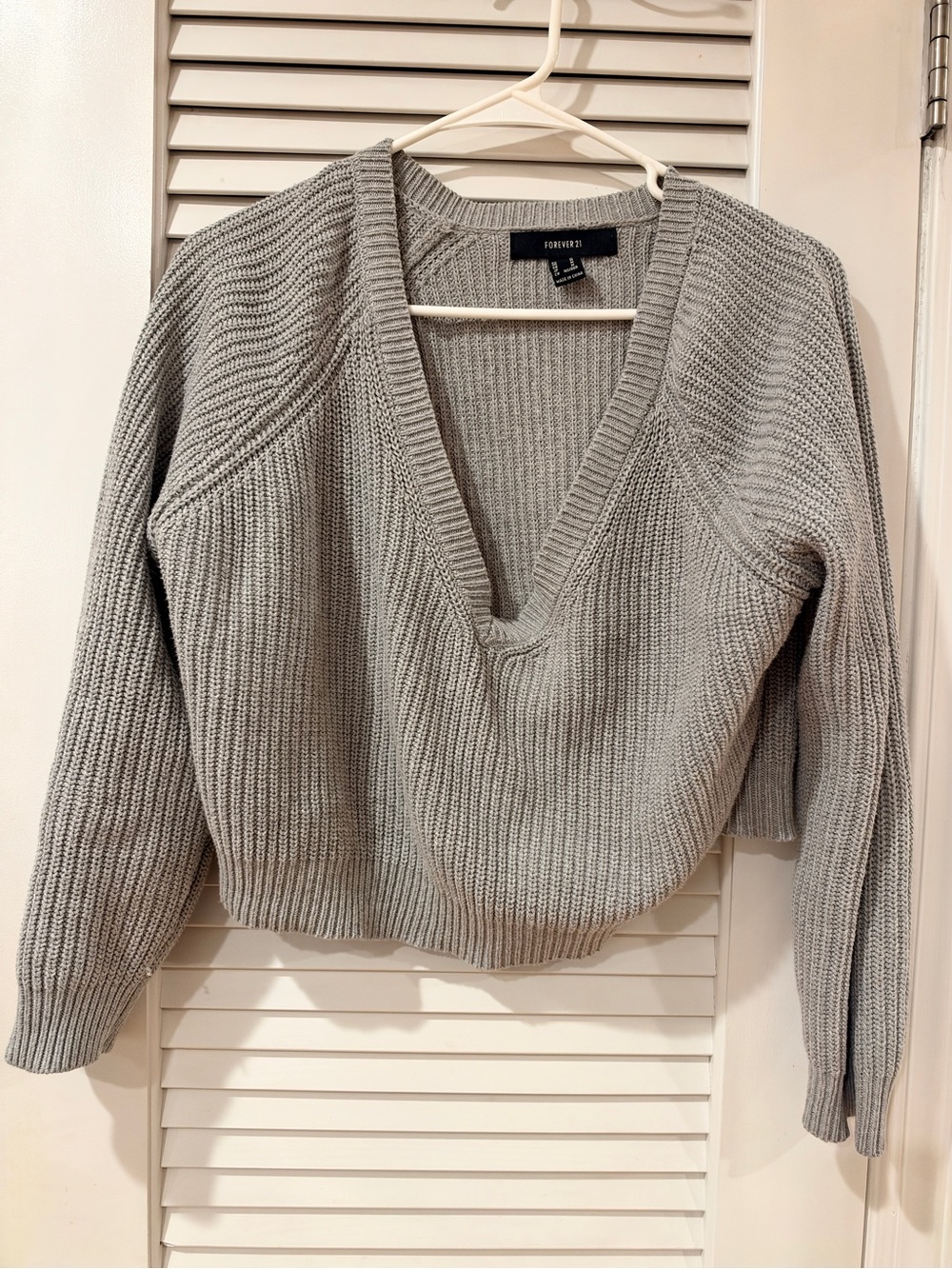 Forever 21 Light Gray V-Neck Ribbed Knit Sweater